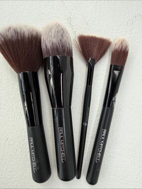 4 Paul Mitchell Makeup Brush Set in Black Handles with Brown-to-Cream Bristles